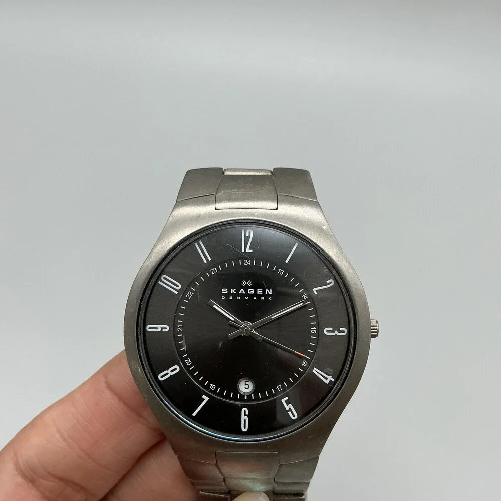 Skagen 801XLTKM Mens Watch 40mm Gray Black Dial Titanium New Battery 6.75